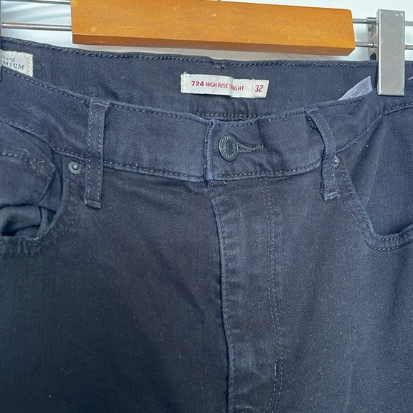 Levi’s 724 High-Rise Straight Jeans - Picture 3 of 4